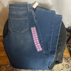 NWT Bandolino Jeans “Lauryn” straight leg; Blue size 6